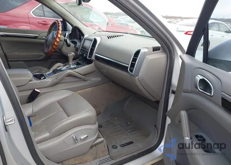 2011 Porsche Cayenne z USA, uszkodzony, nr VIN WP1AA2A25BLA02582